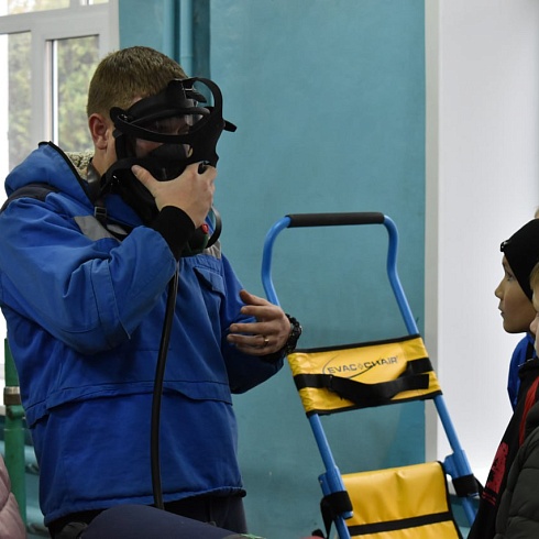 12 октября спасатели Центрального аварийно-спасательного отряда провели две экскурсии для школьников